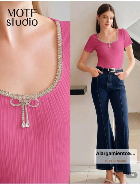 Blusa rosada con lazo de strass